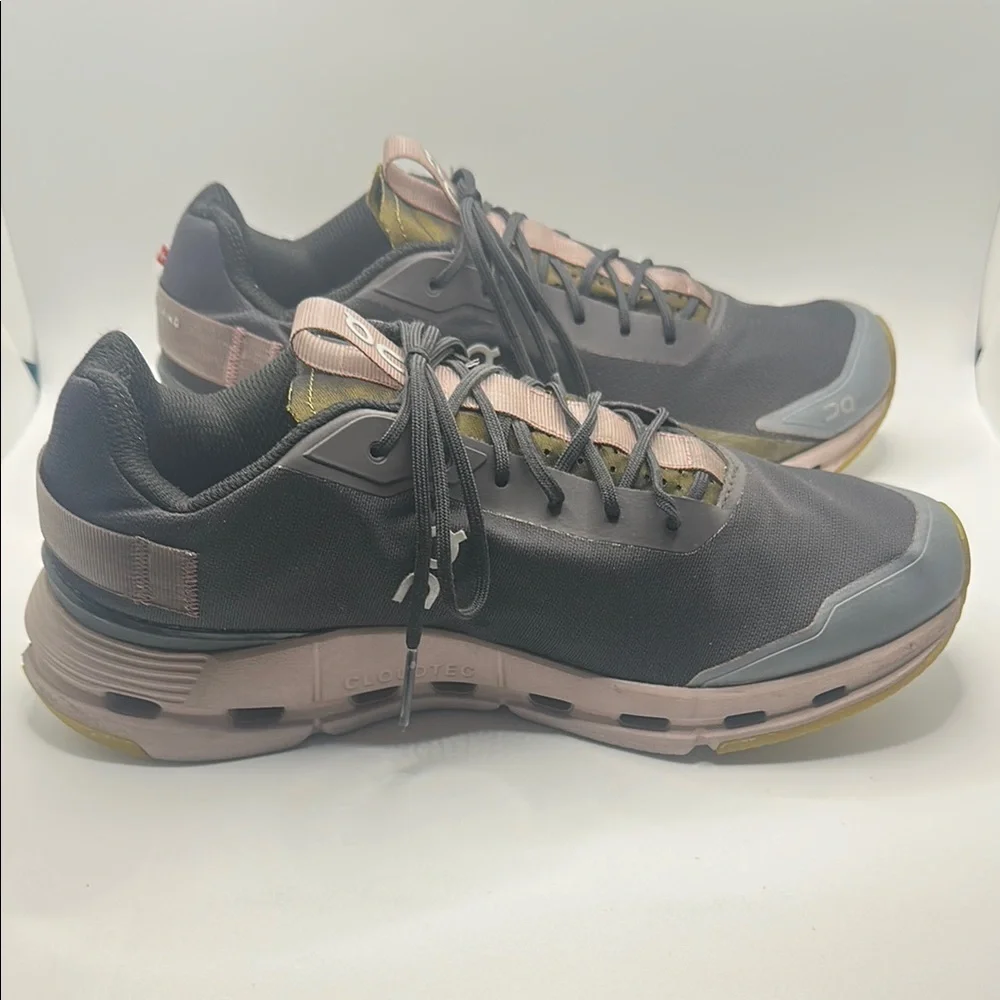 On Running Black and Green Athletic Shoes Streamlined Design